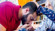 فضل الأم صورة مقال فضل الأم