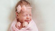 عبارات تهنئة إسلامية بمولود أنثى صورة مقال عبارات تهنئة إسلامية بمولود أنثى