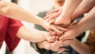 خصائص العلاقات الإنسانية صورة مقال خصائص العلاقات الإنسانية
