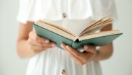 تلخيص رواية بائعة الورد صورة مقال تلخيص رواية بائعة الورد