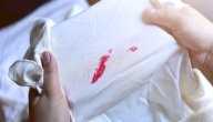 طريقة إزالة المناكير من الثوب الأبيض صورة مقال طريقة إزالة المناكير من الثوب الأبيض