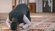حكم الصلاة بالحذاء في المسجد صورة مقال حكم الصلاة بالحذاء في المسجد