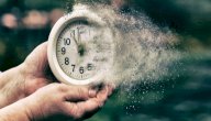 أشعار عن الزمن صورة مقال أشعار عن الزمن