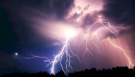 الفرق بين البرق والرعد صورة مقال الفرق بين البرق والرعد