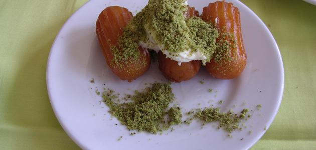 طريقة عمل بلح الشام بالكريم شانتيه طريقة عمل بلح الشام بالكريم شانتيه