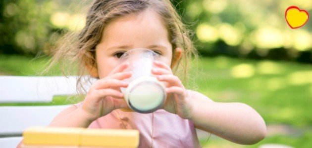 هل يوفر الحليب البقري السائل لطفلك الصغير ما يحتاجه من العناصر؟ صورة مقال هل يوفر الحليب البقري السائل لطفلك الصغير ما يحتاجه من العناصر؟